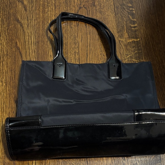 Tory Burch Black Patent-Trim Logo Tote - Picture 2 of 6